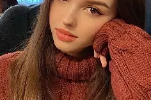 曝胡彦斌女友整容似换脸！鼻子下巴每年不一样原生脸曝光认不出